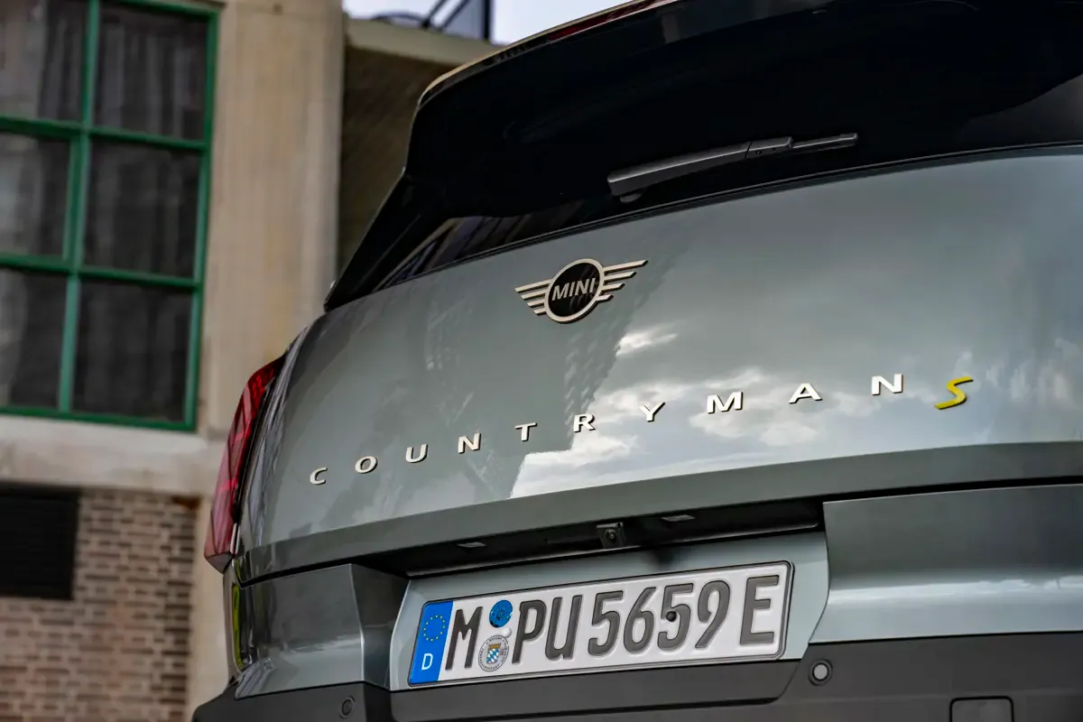 Elettronauti - Mini Countryman E - Verde - Esterno - Vista laterale