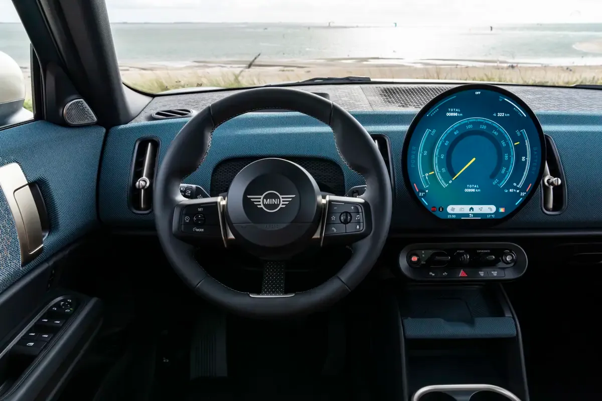 Elettronauti - Mini Countryman E - Infotainment - Vista della plancia