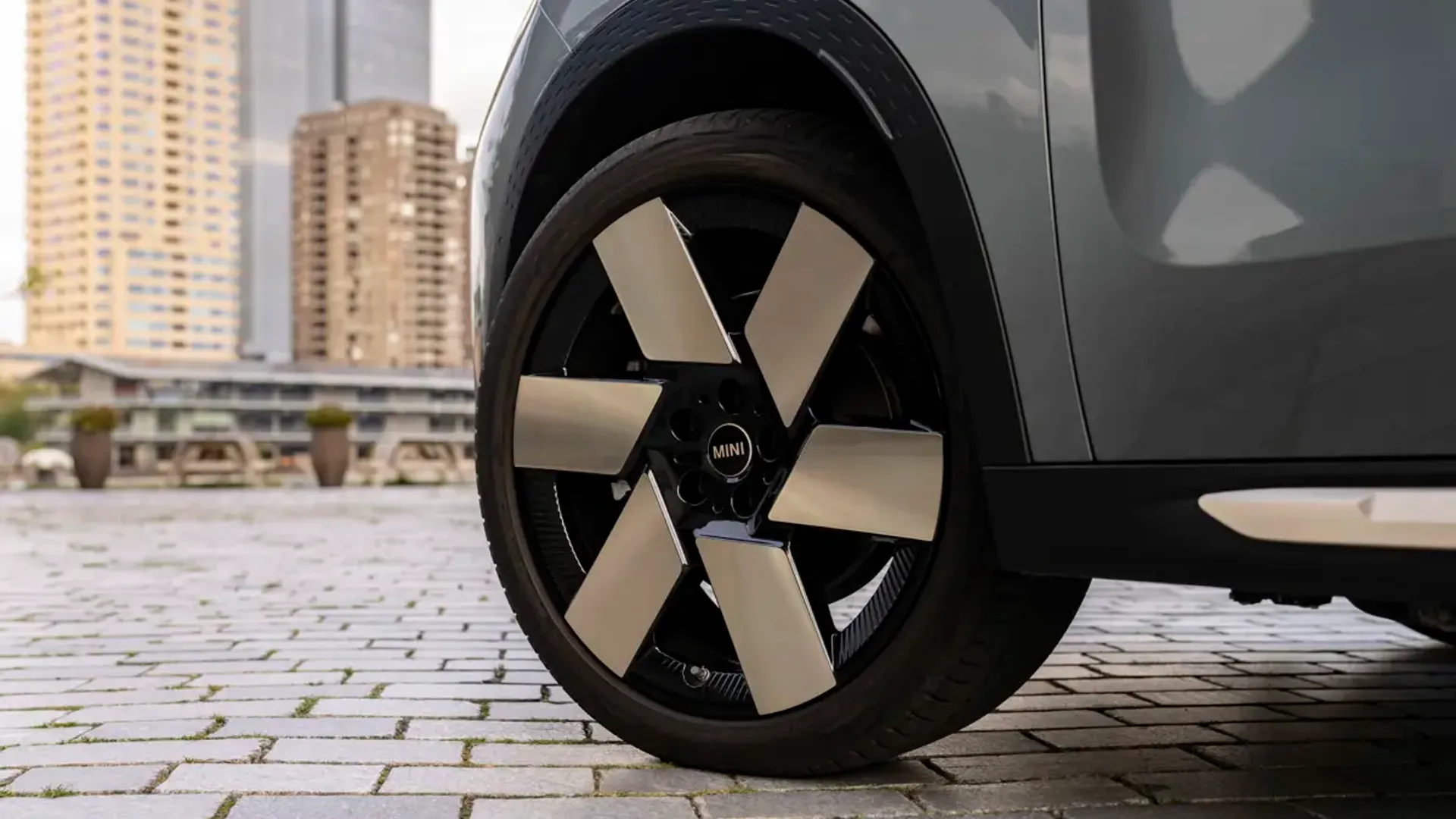 Elettronauti - Mini Countryman E - Cerchio