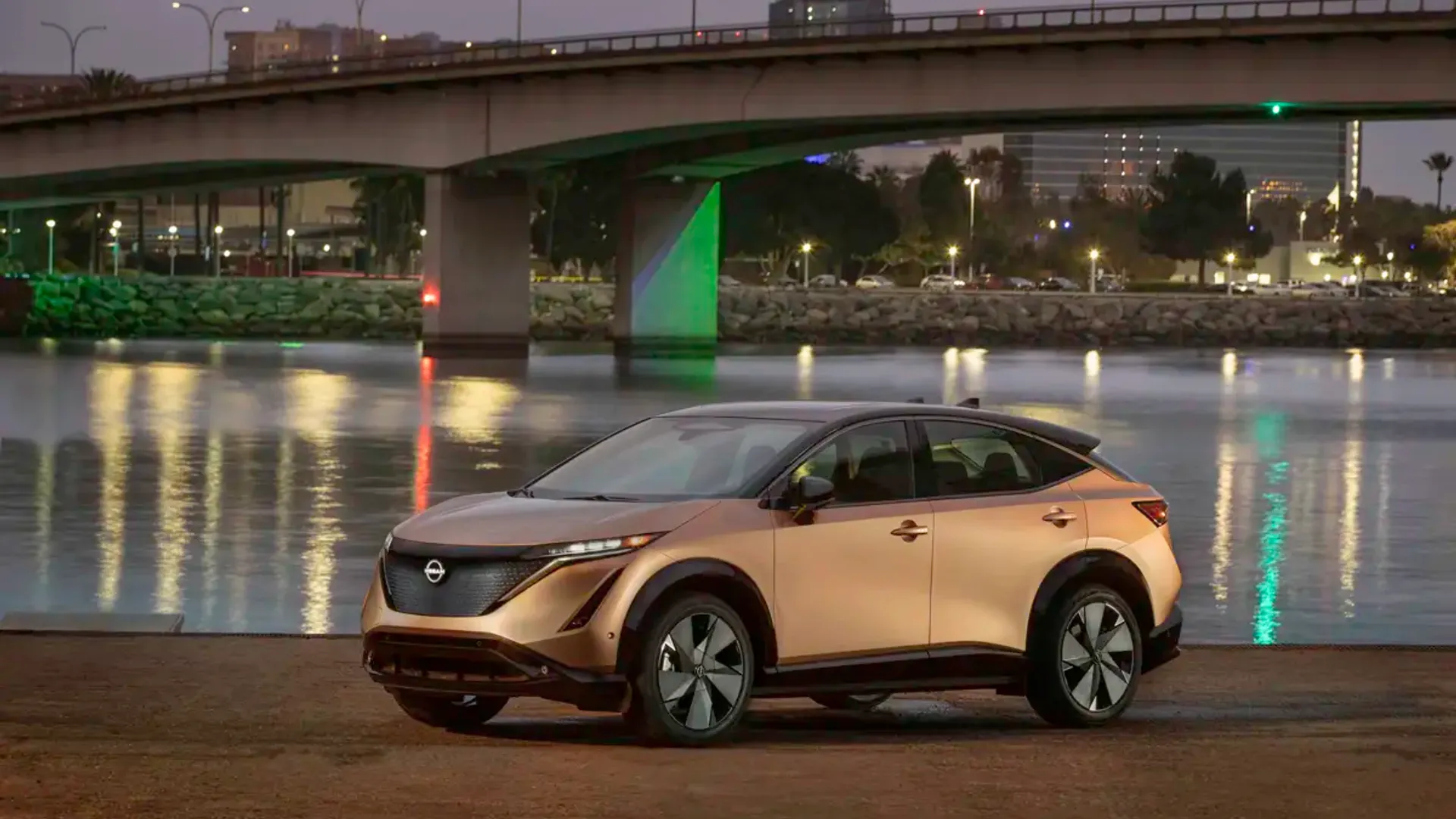 Elettronauti - Nissan Ariya 87kWh - Copper - Esterno - Vista anteriore a tre quarti