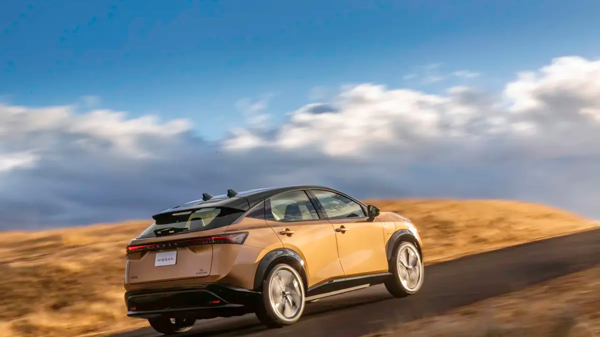 Elettronauti - Nissan Ariya 87kWh - Copper - Esterno - Vista anteriore a tre quarti