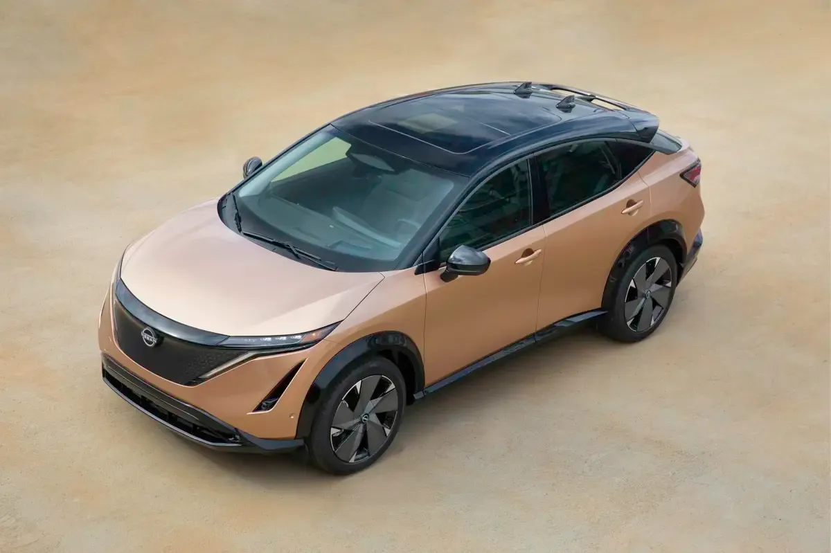 Elettronauti - Nissan Ariya 87kWh - Copper - Esterno - Vista anteriore a tre quarti