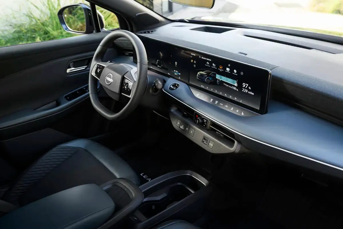 Elettronauti - Nissan Leaf Extended Range - Plancia - Vista della plancia