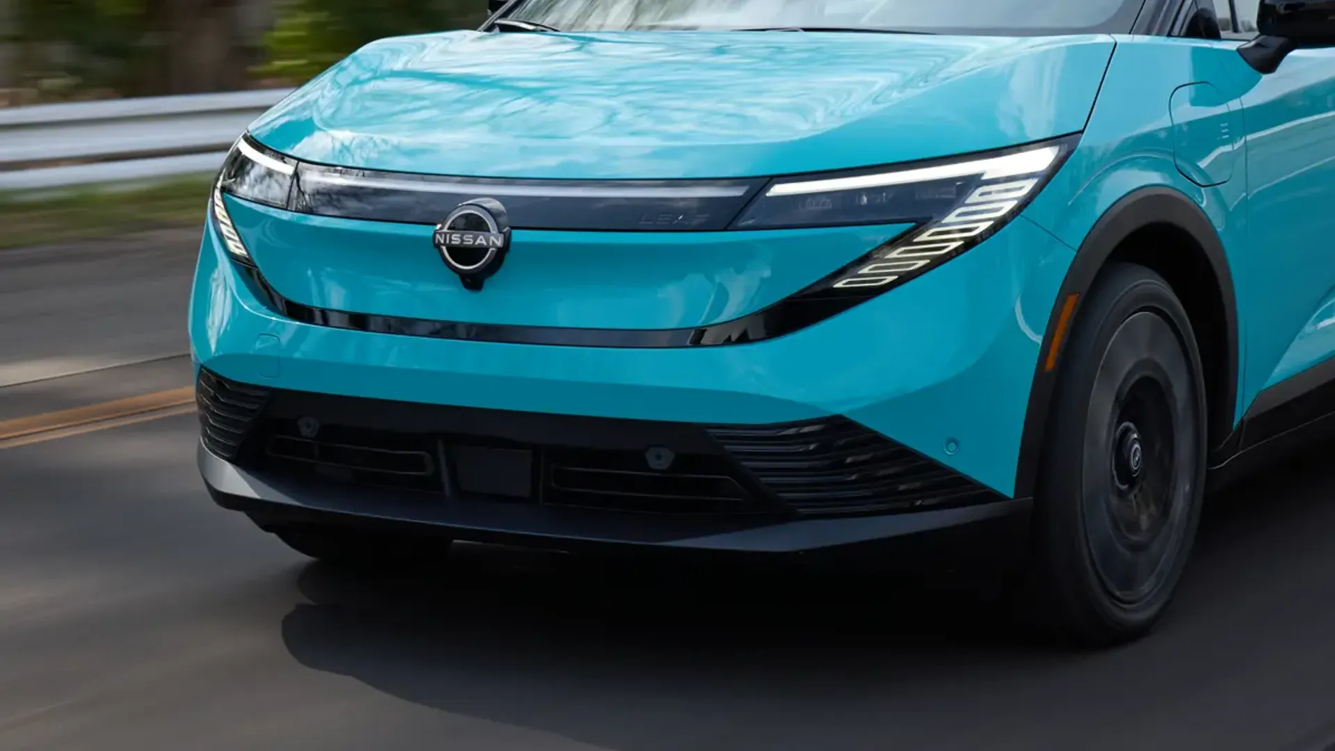Elettronauti - Nissan Leaf Extended Range - Nero - Esterno - Vista anteriore a tre quarti