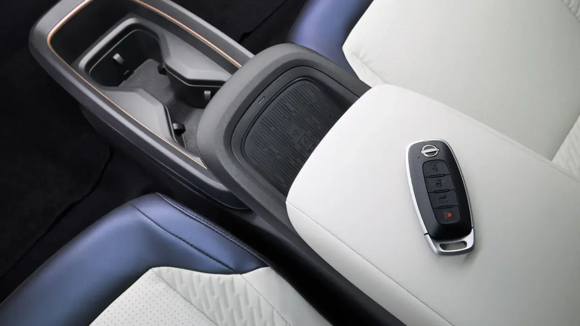 Elettronauti - Nissan Leaf Extended Range - Blu - Esterno - Vista anteriore a tre quarti