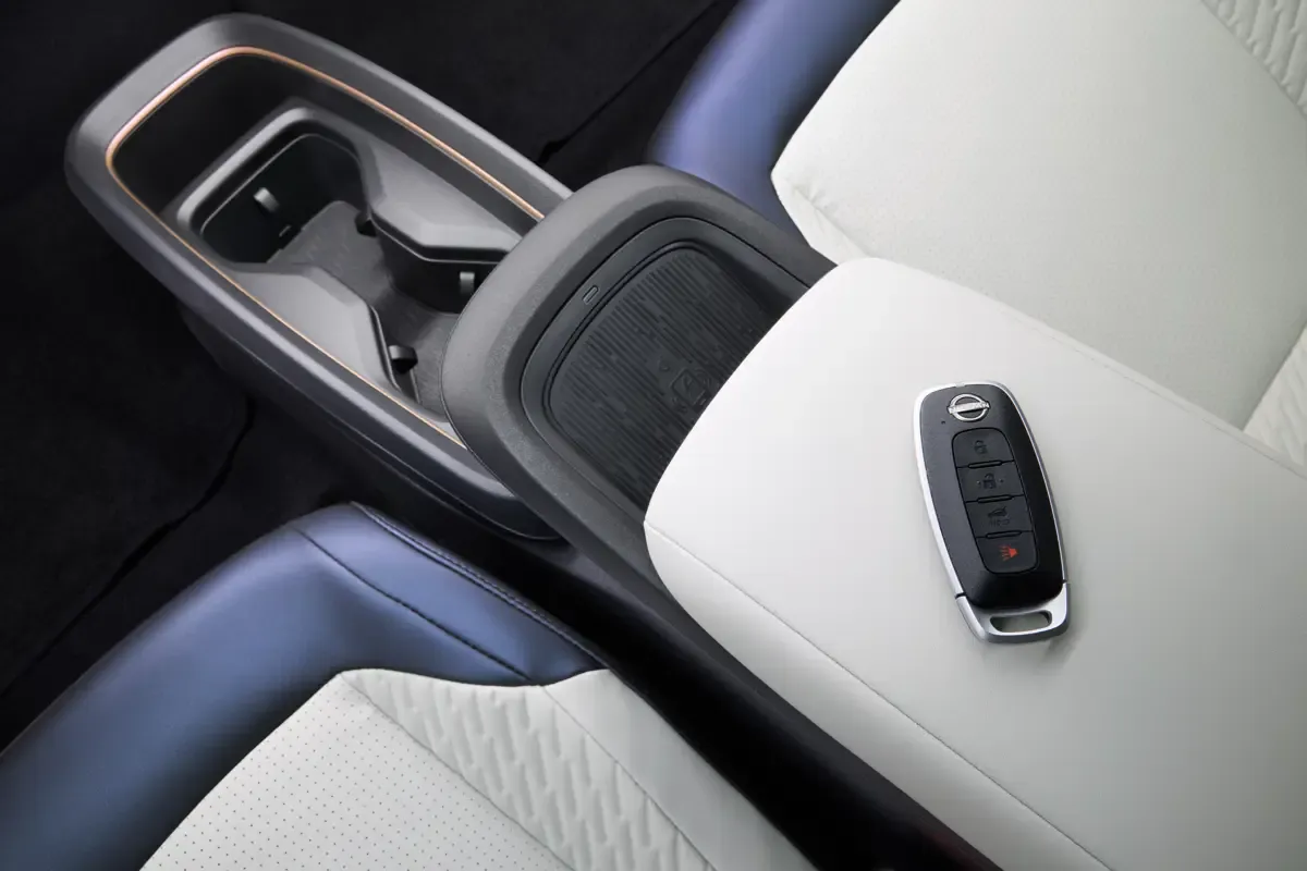 Elettronauti - Nissan Leaf Extended Range - Blu - Esterno - Vista anteriore a tre quarti