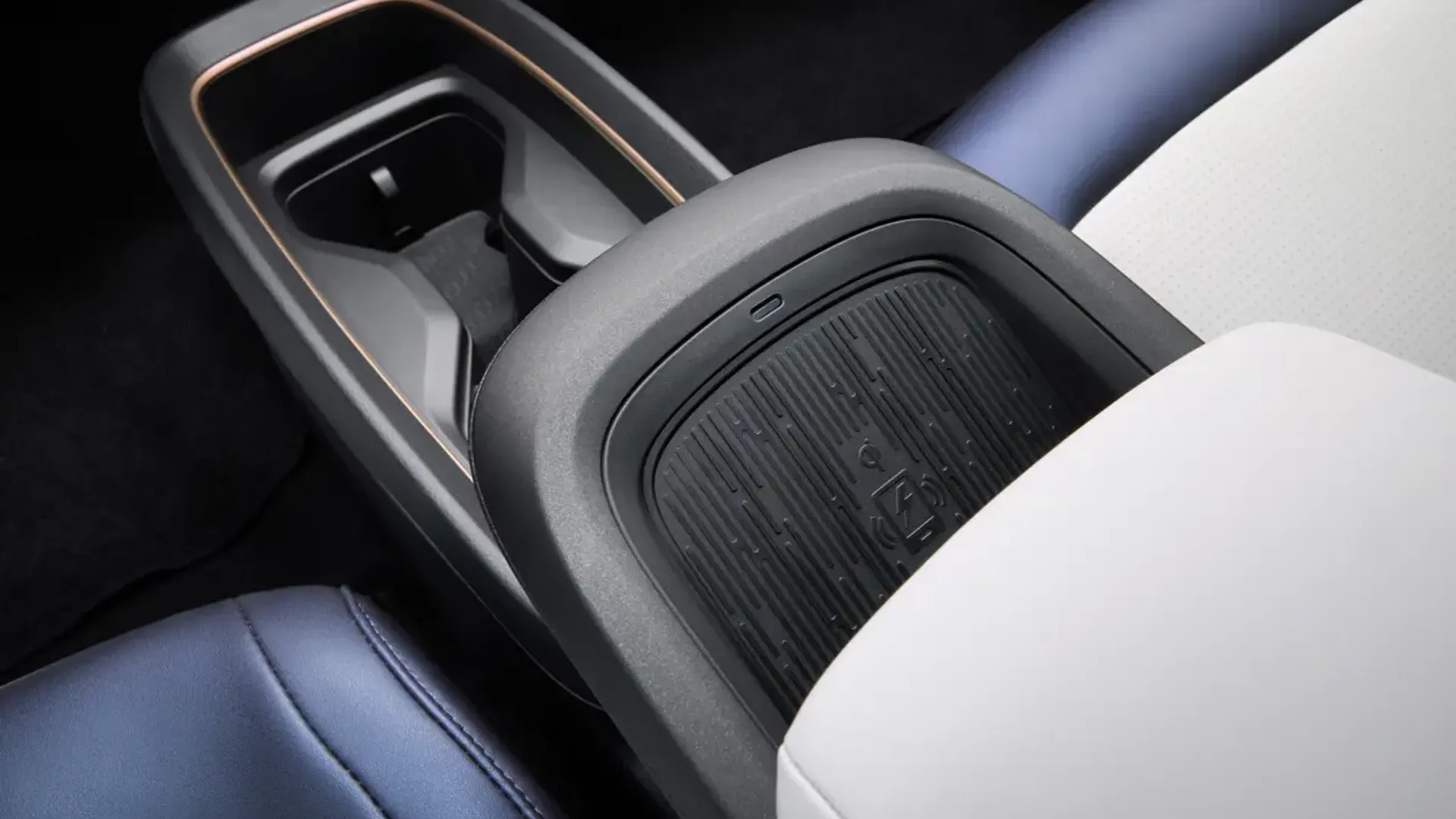Elettronauti - Nissan Leaf Extended Range - Grigio - Esterno - Vista anteriore a tre quarti