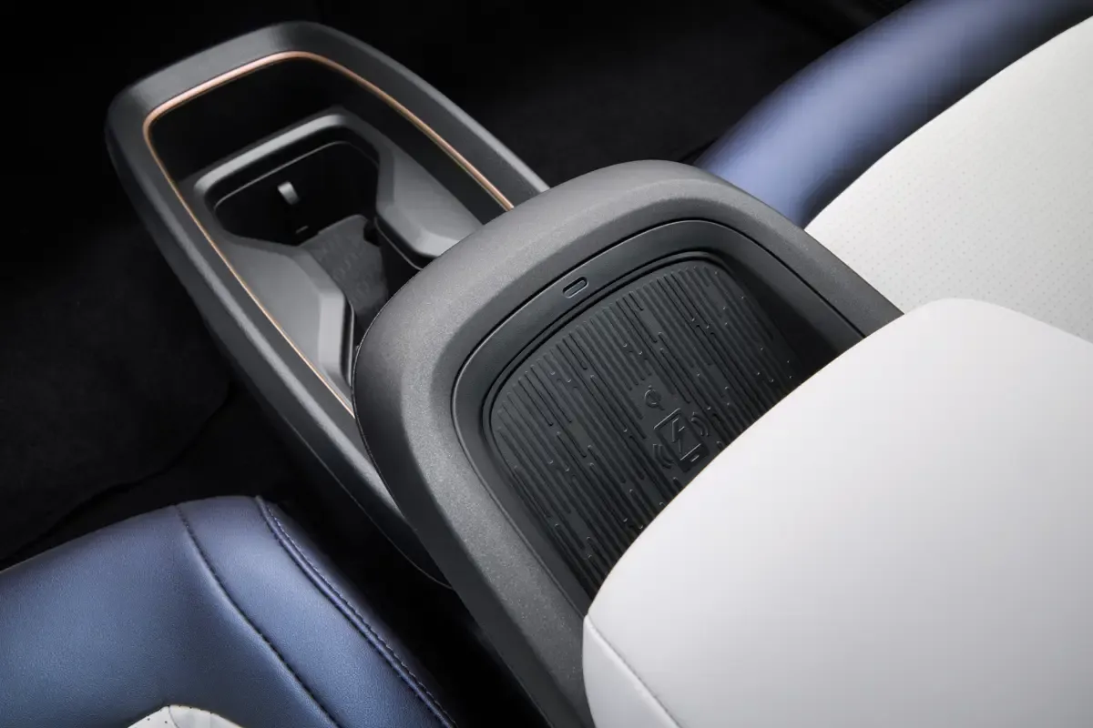 Elettronauti - Nissan Leaf Extended Range - Grigio - Esterno - Vista anteriore a tre quarti