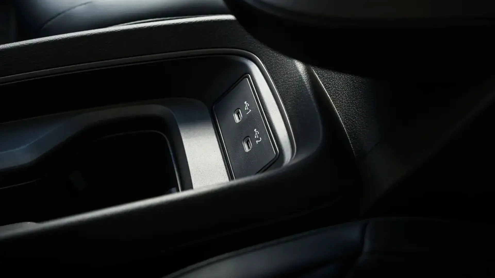 Elettronauti - Nissan Leaf Extended Range - Bianco - Esterno - Vista anteriore a tre quarti