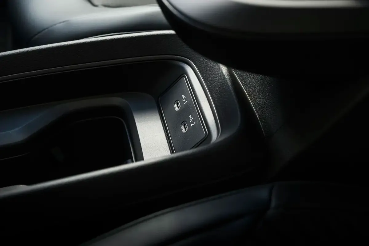 Elettronauti - Nissan Leaf Extended Range - Bianco - Esterno - Vista anteriore a tre quarti