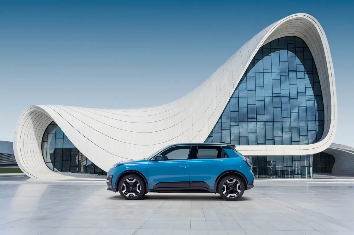 Elettronauti - Nissan Micra Extended Range 52 kWh - Giallo - Esterno - Vista anteriore a tre quarti