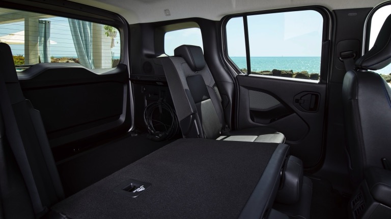 Elettronauti - Nissan Townstar EV Passenger - Blu - Esterno - Vista anteriore a tre quarti
