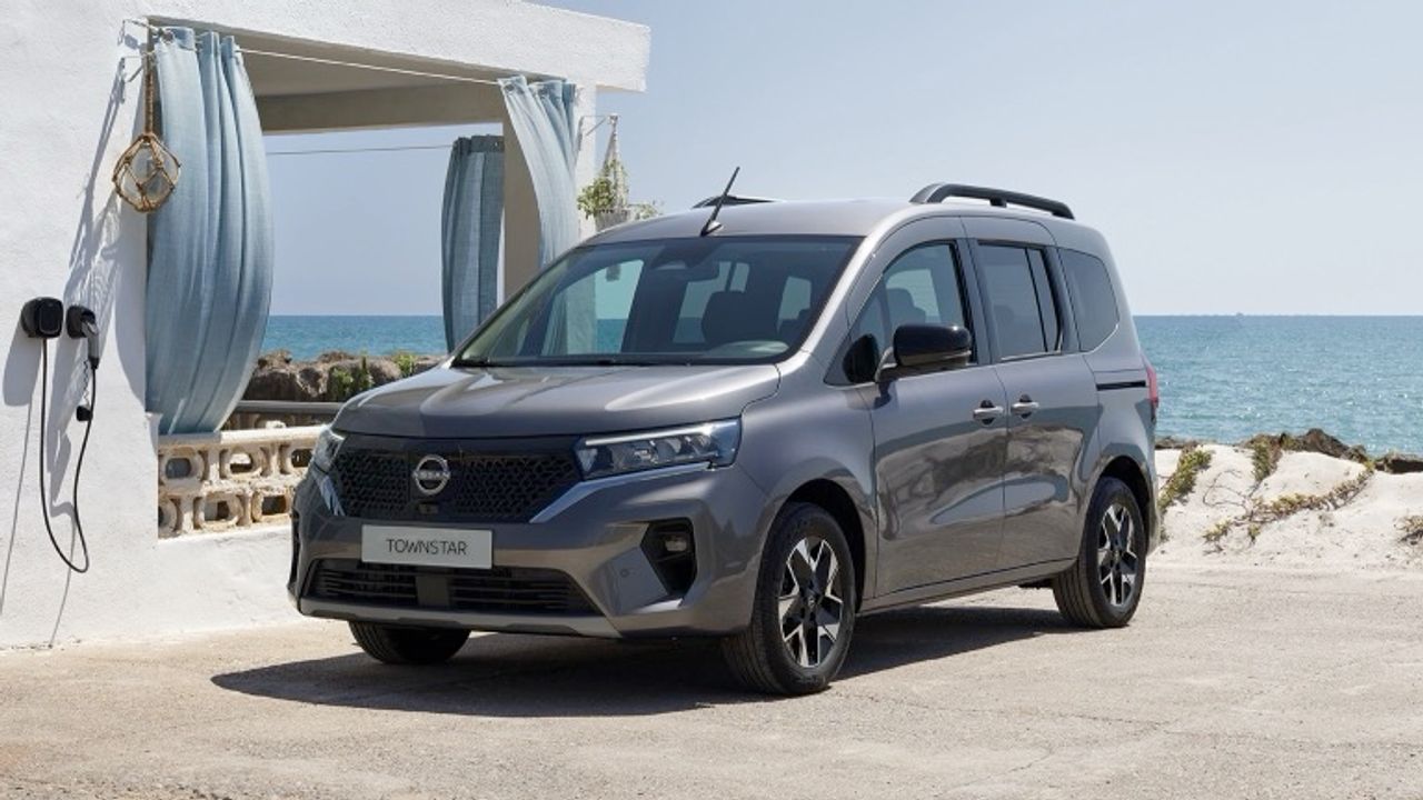 Elettronauti - Nissan Townstar EV Passenger - Bianco - Esterno - Vista anteriore a tre quarti