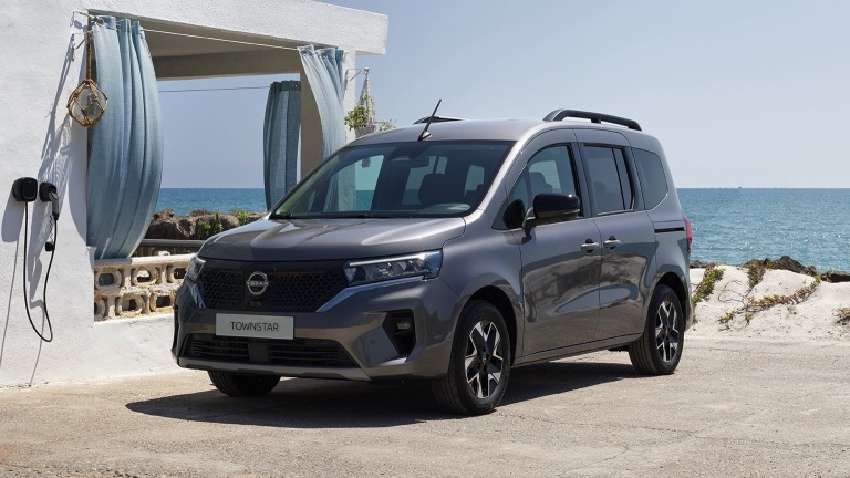 Elettronauti - Nissan Townstar EV Passenger - Bianco - Esterno - Vista anteriore a tre quarti