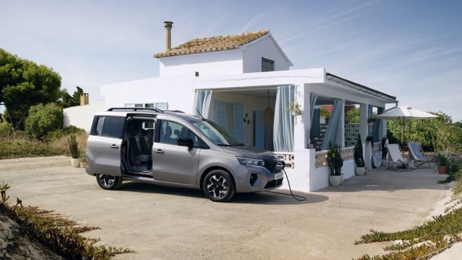 Elettronauti - Nissan Townstar EV Passenger - Bianco - Esterno - Vista anteriore a tre quarti