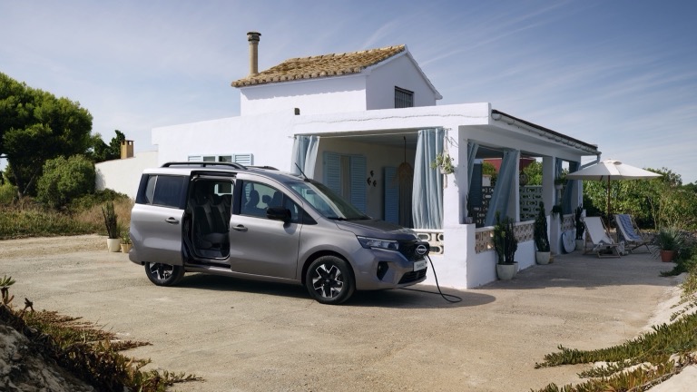 Elettronauti - Nissan Townstar EV Passenger - Bianco - Esterno - Vista anteriore a tre quarti