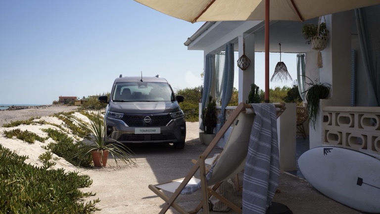 Elettronauti - Nissan Townstar EV Passenger - Bianco - Esterno - Vista anteriore a tre quarti