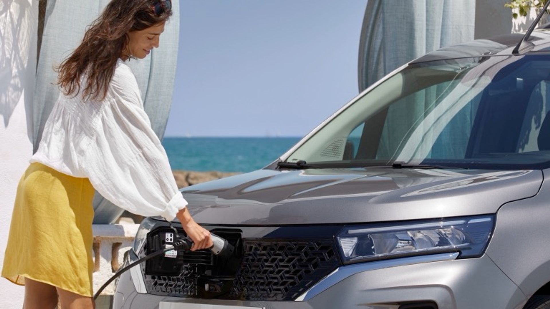 Elettronauti - Nissan Townstar EV Passenger - Bianco - Esterno - Vista anteriore a tre quarti