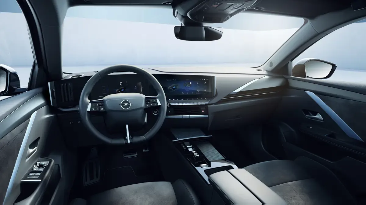 Elettronauti - Opel Astra Electric 54kWh - Interni - Vista della plancia