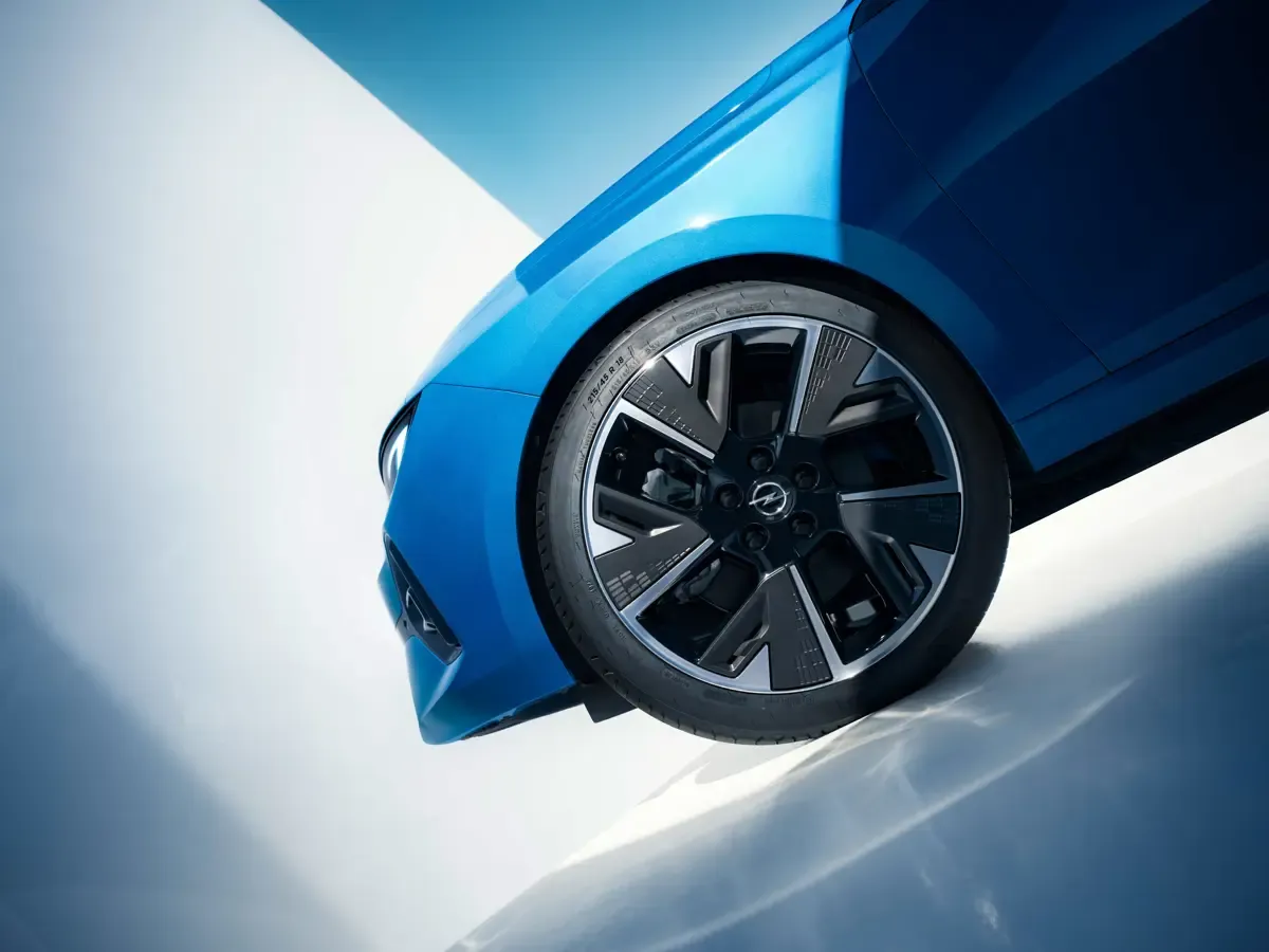 Elettronauti - Opel Astra Electric 54kWh - Cerchio - Vista laterale