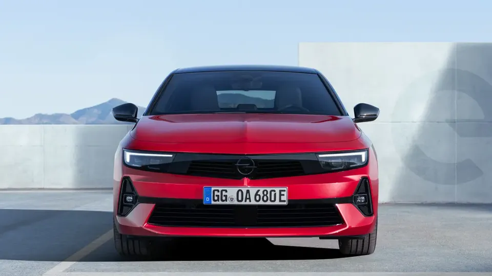 Elettronauti - Opel Astra Sports Tourer Electric - Grigio - Esterno - Vista anteriore