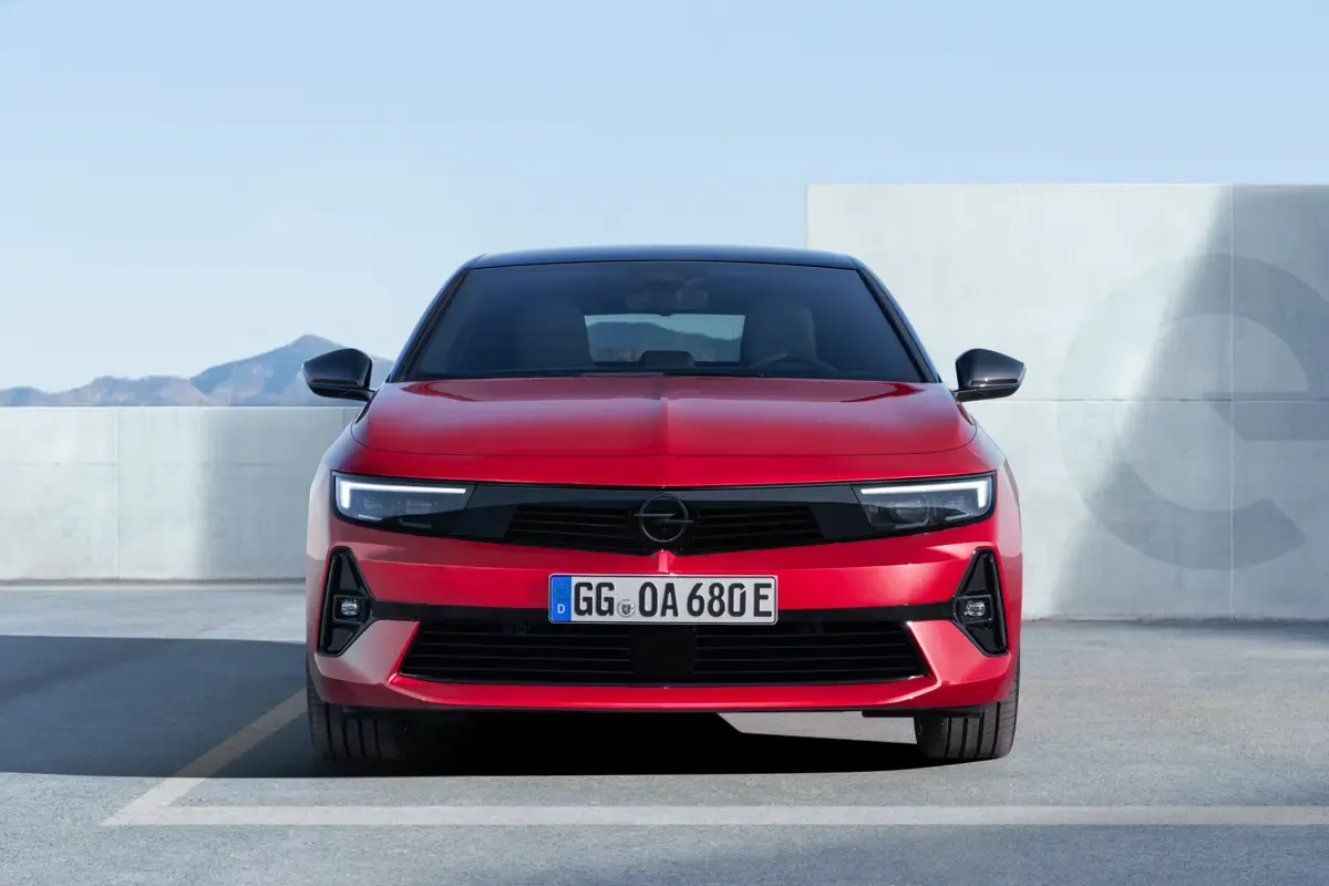 Elettronauti - Opel Astra Sports Tourer Electric - Grigio - Esterno - Vista anteriore