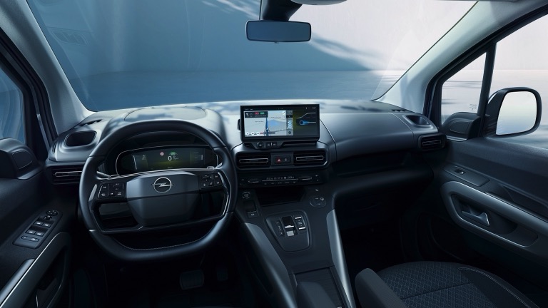 Elettronauti - Opel Combo Electric 50 kWh - Blu - Esterno - Vista anteriore