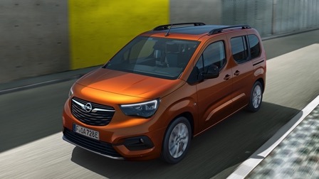 Elettronauti - Opel Combo Electric 50 kWh - Blu - Esterno - Vista anteriore a tre quarti