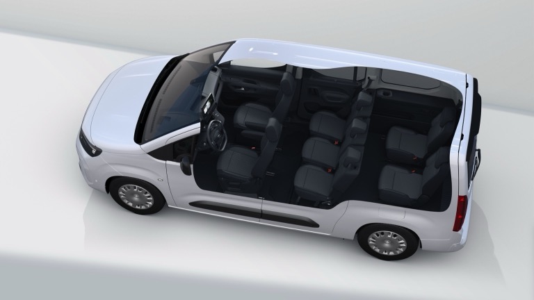 Elettronauti - Opel Combo Electric 50 kWh - Blu - Esterno - Vista anteriore a tre quarti