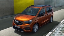 Elettronauti - Opel Combo Electric XL 50 kWh - Bianco - Esterno - Vista anteriore a tre quarti