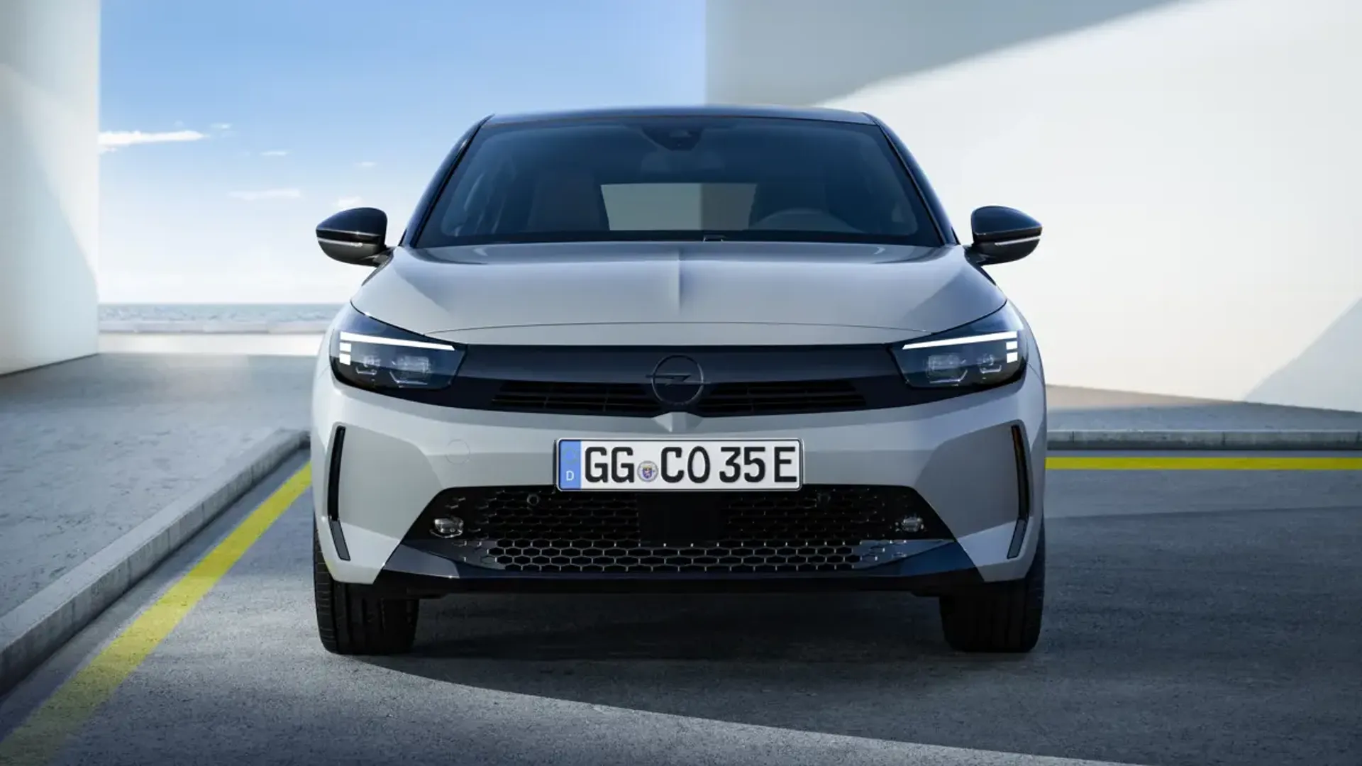 Elettronauti - Opel Corsa Electric 54kWh - Grigio - Esterno - Vista anteriore a tre quarti