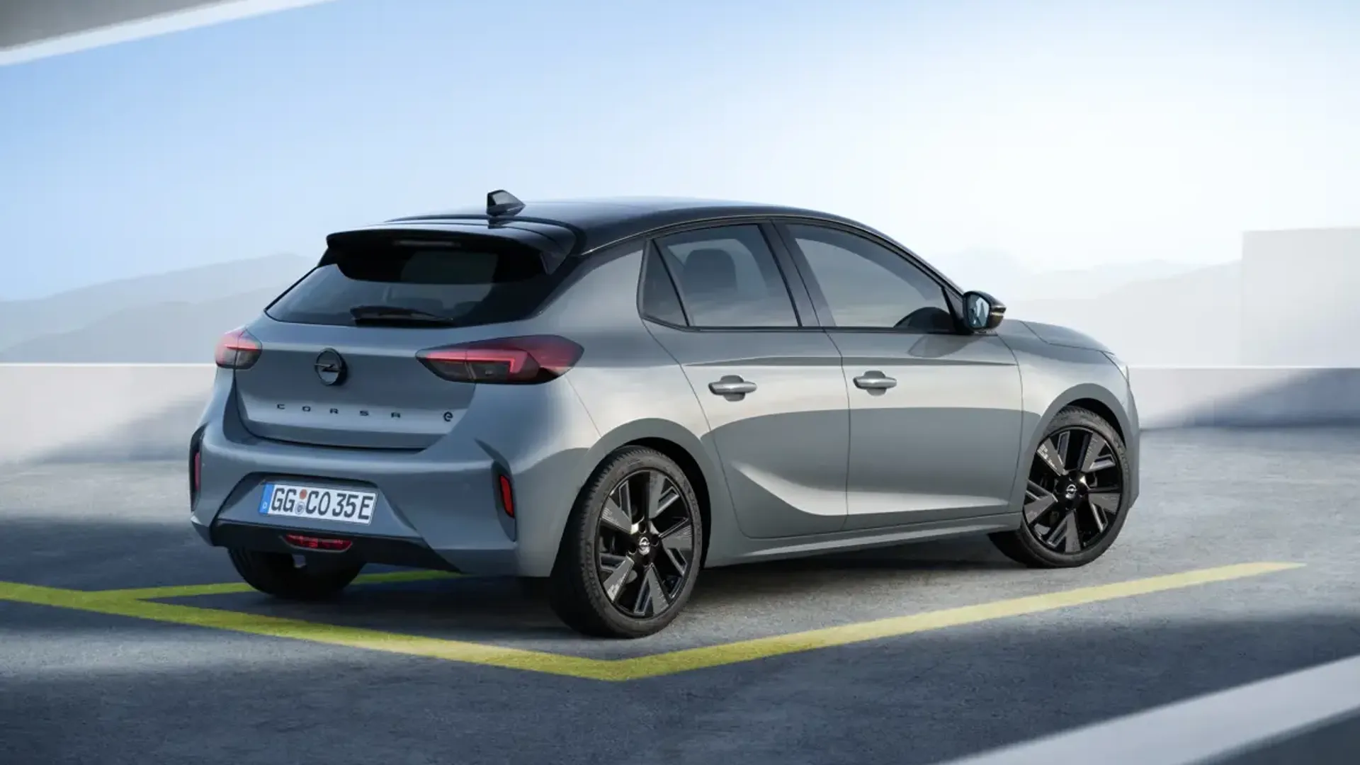 Elettronauti - Opel Corsa Electric 54kWh - Grigio - Esterno - Vista anteriore a tre quarti