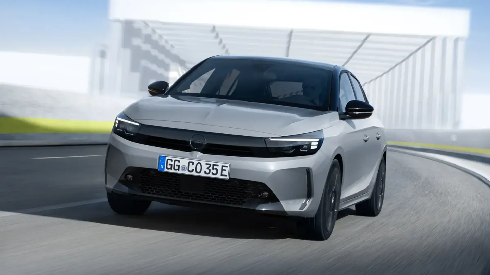 Elettronauti - Opel Corsa Electric 54kWh - Grigio - Esterno - Vista anteriore a tre quarti