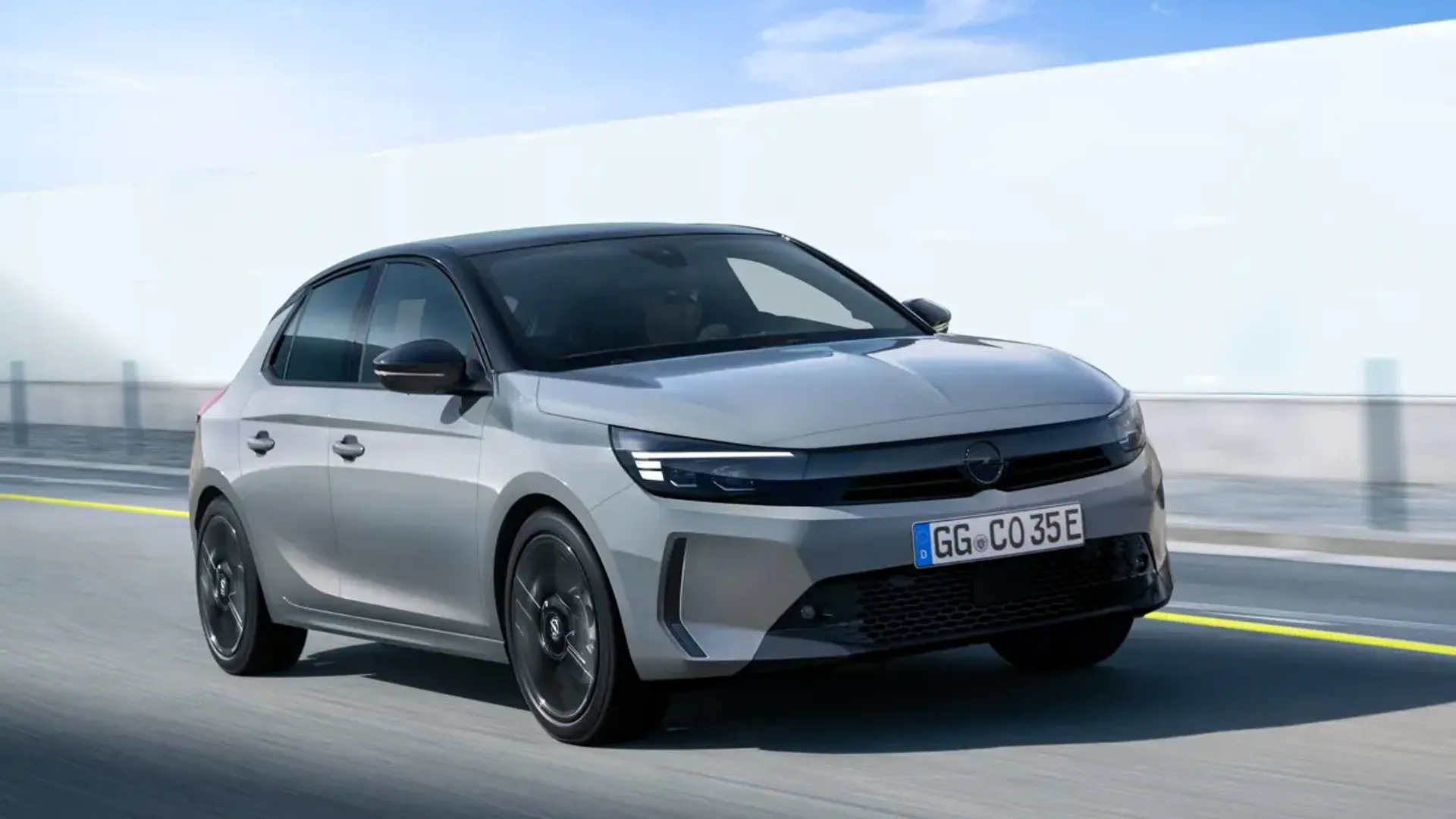 Elettronauti - Opel Corsa Electric 54kWh - Grigio - Esterno - Vista anteriore a tre quarti