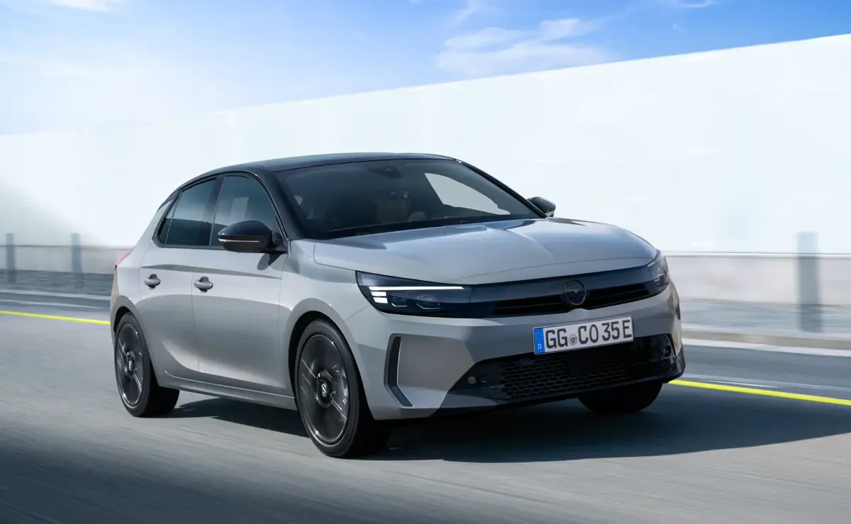 Elettronauti - Opel Corsa Electric 54kWh - Grigio - Esterno - Vista anteriore a tre quarti