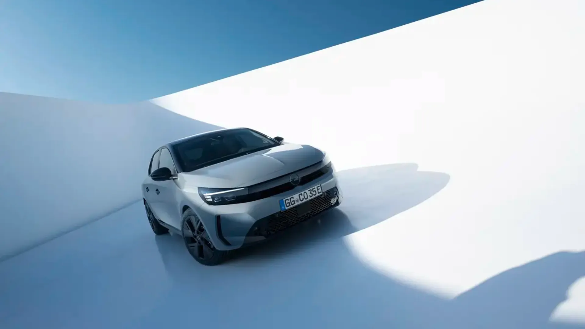 Elettronauti - Opel Corsa Electric 54kWh - Grigio - Esterno - Vista anteriore a tre quarti