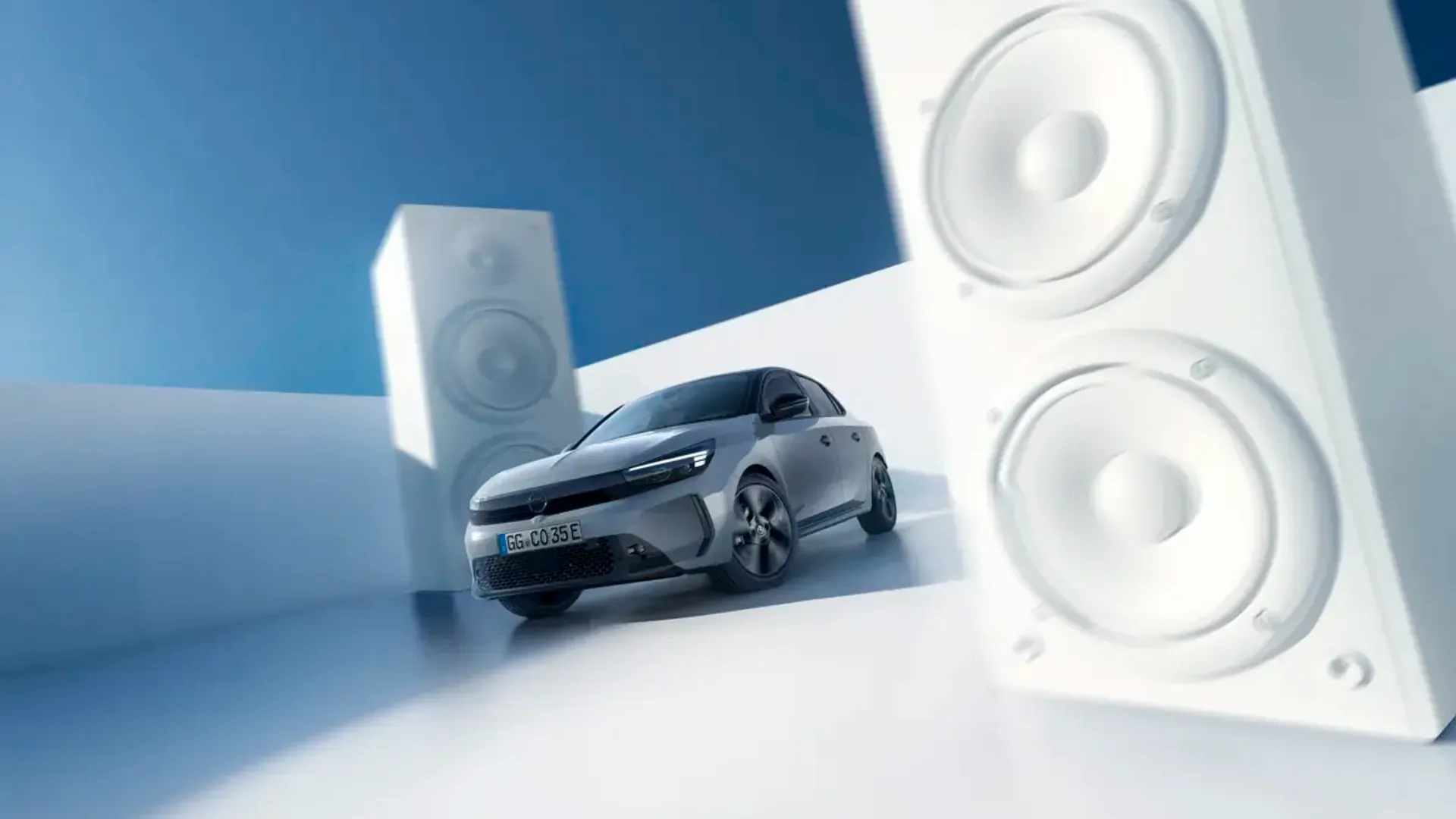 Elettronauti - Opel Corsa Electric 54kWh - Grigio - Esterno - Vista anteriore a tre quarti
