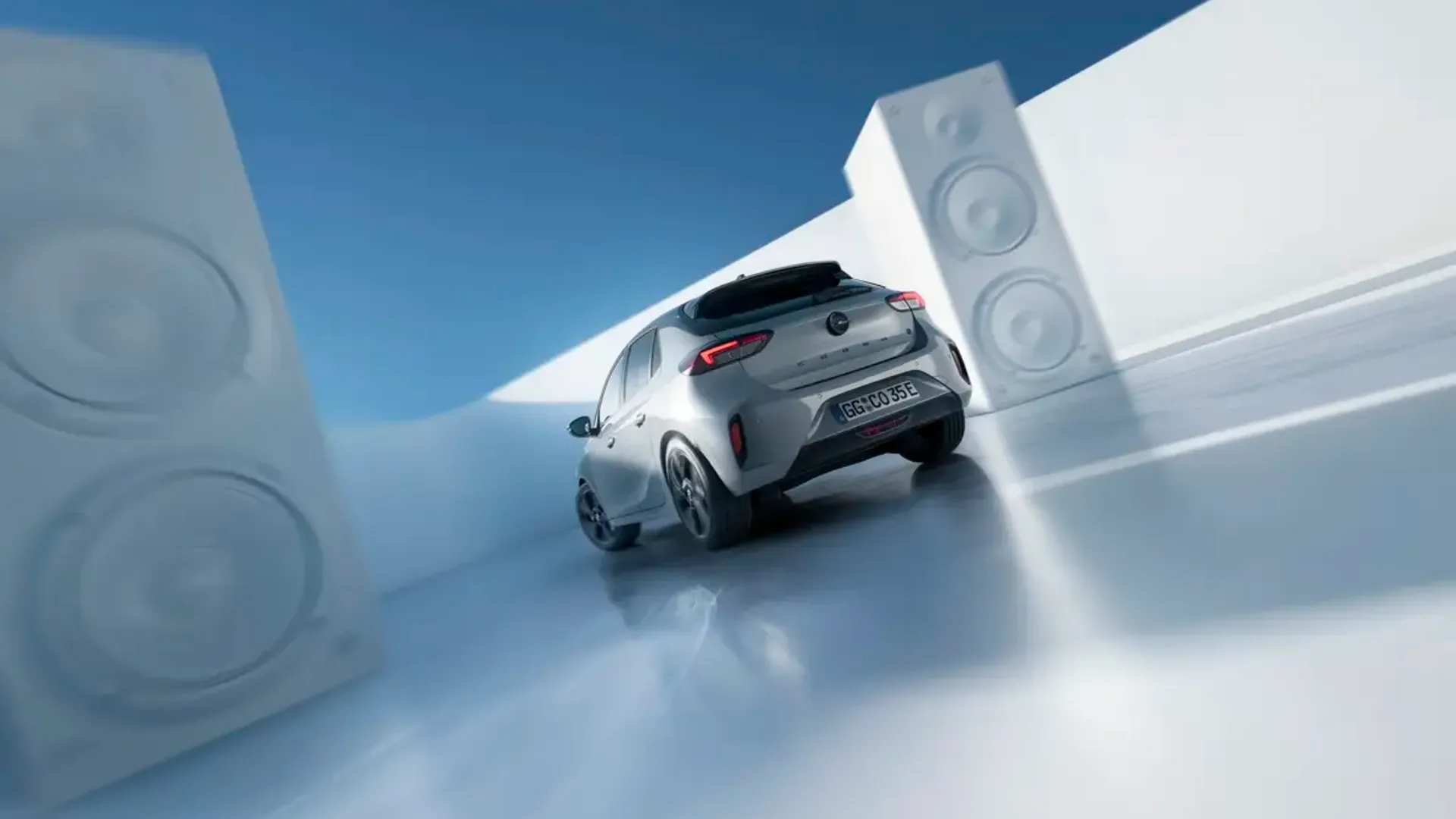 Elettronauti - Opel Corsa Electric 54kWh - Grigio - Esterno - Vista anteriore a tre quarti