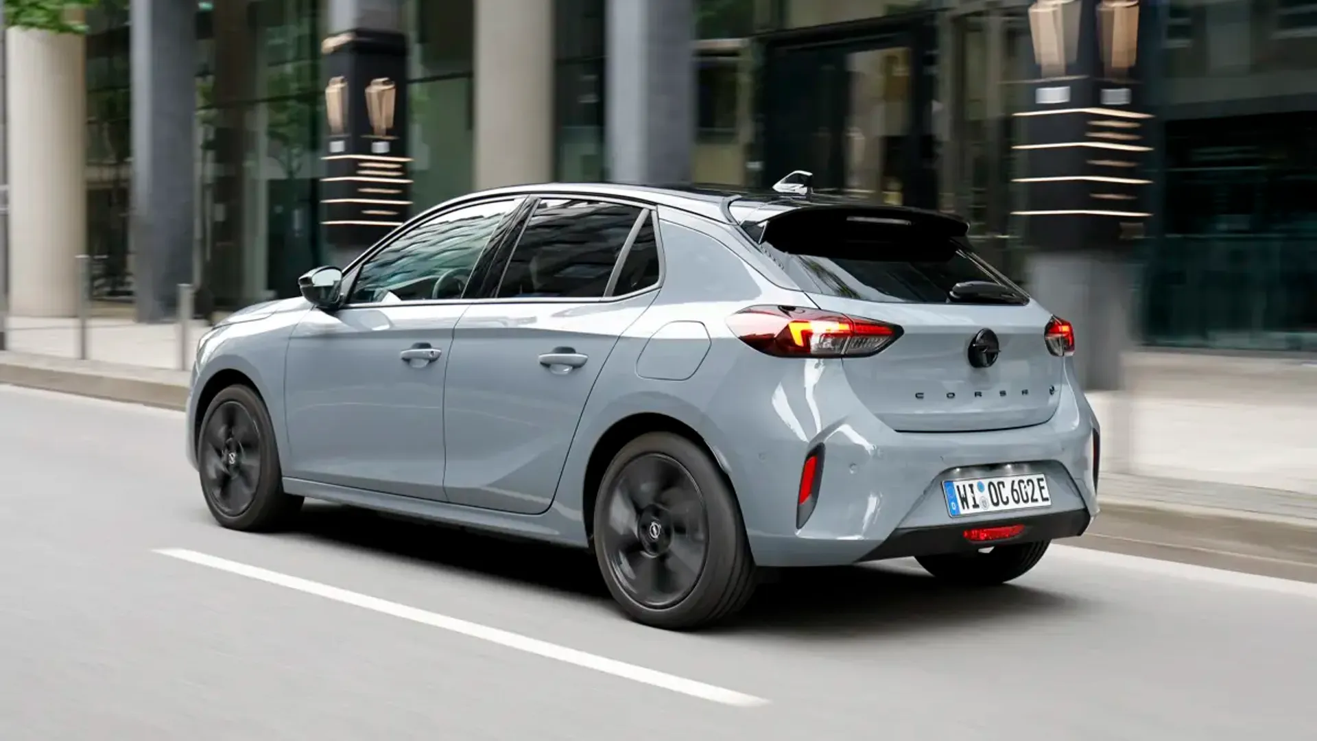 Elettronauti - Opel Corsa Electric 54kWh - Grigio - Esterno - Vista anteriore a tre quarti