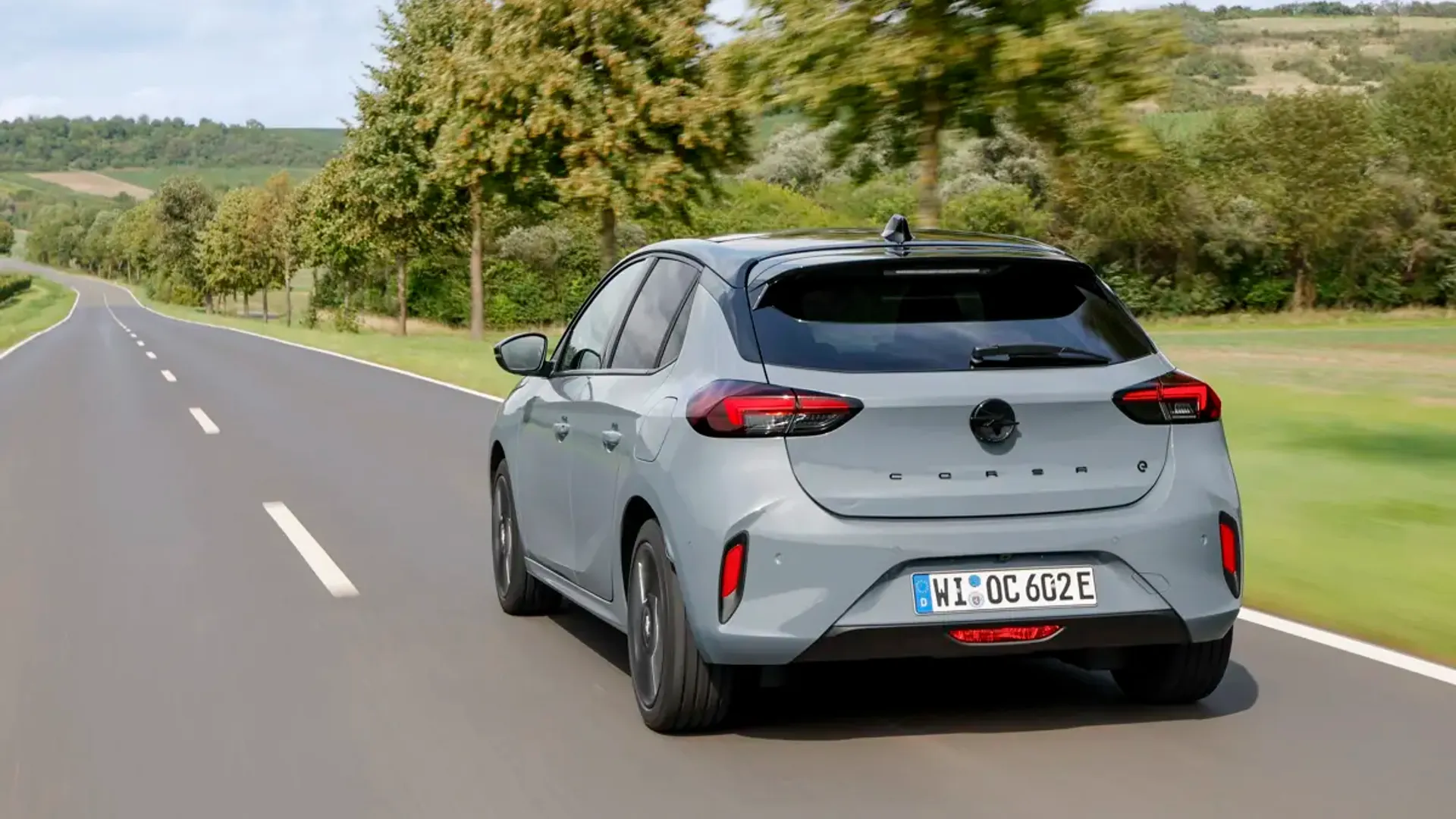Elettronauti - Opel Corsa Electric 54kWh - Grigio - Esterno - Vista anteriore a tre quarti