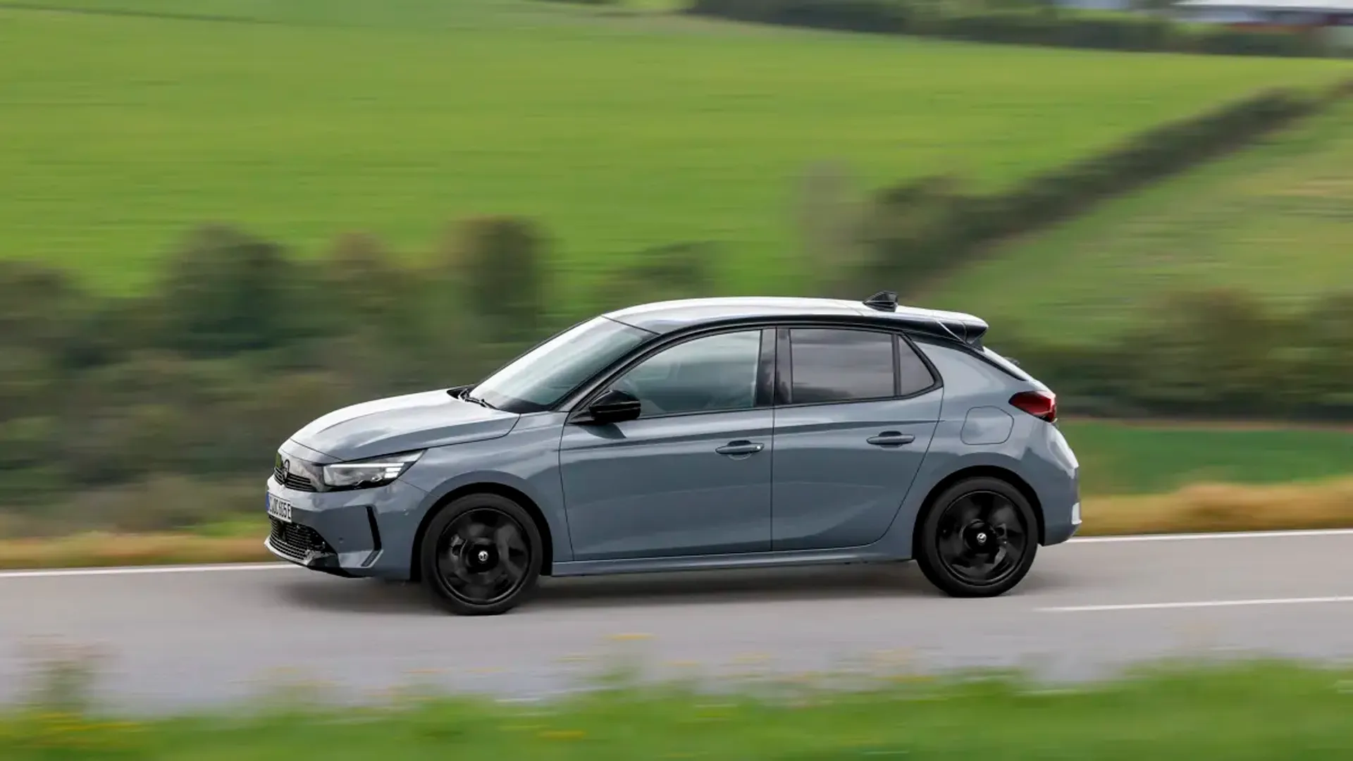 Elettronauti - Opel Corsa Electric 54kWh - Grigio - Esterno - Vista anteriore a tre quarti