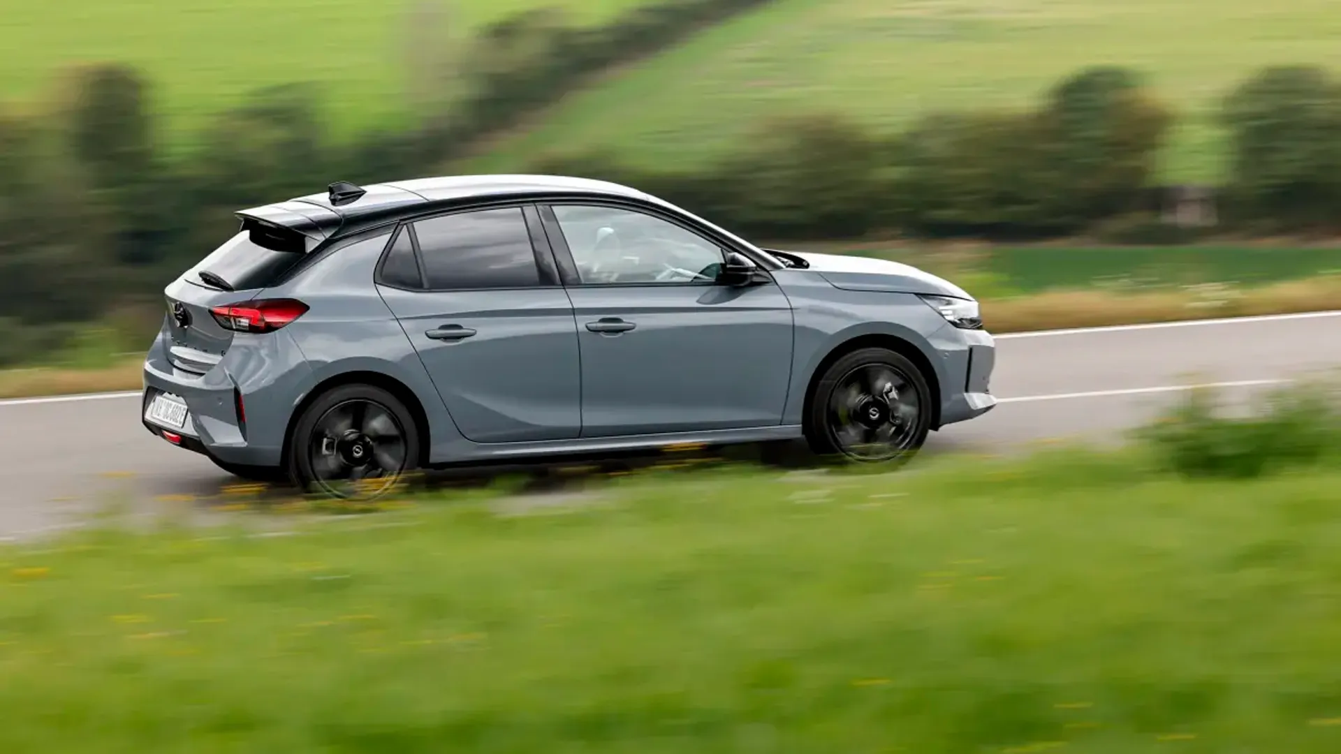 Elettronauti - Opel Corsa Electric 54kWh - Grigio - Esterno - Vista anteriore a tre quarti