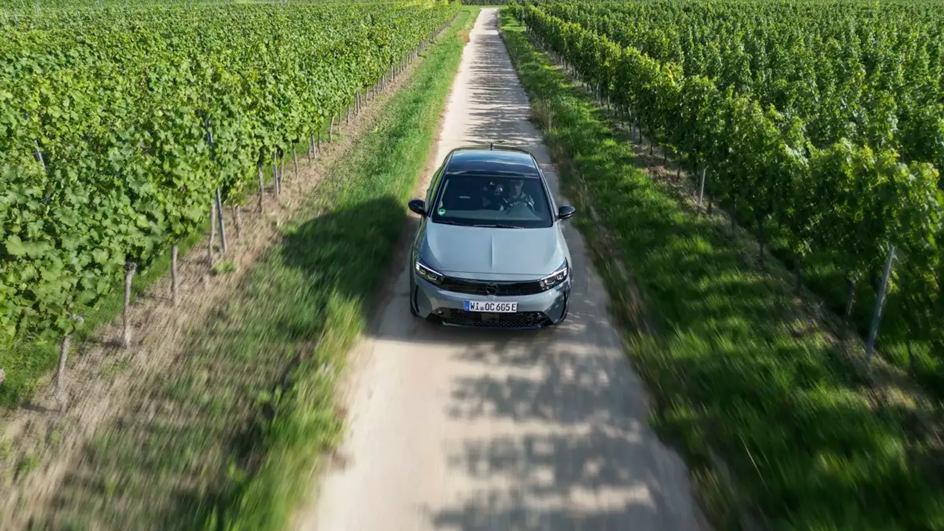 Elettronauti - Opel Corsa Electric 54kWh - Grigio - Esterno - Vista anteriore a tre quarti
