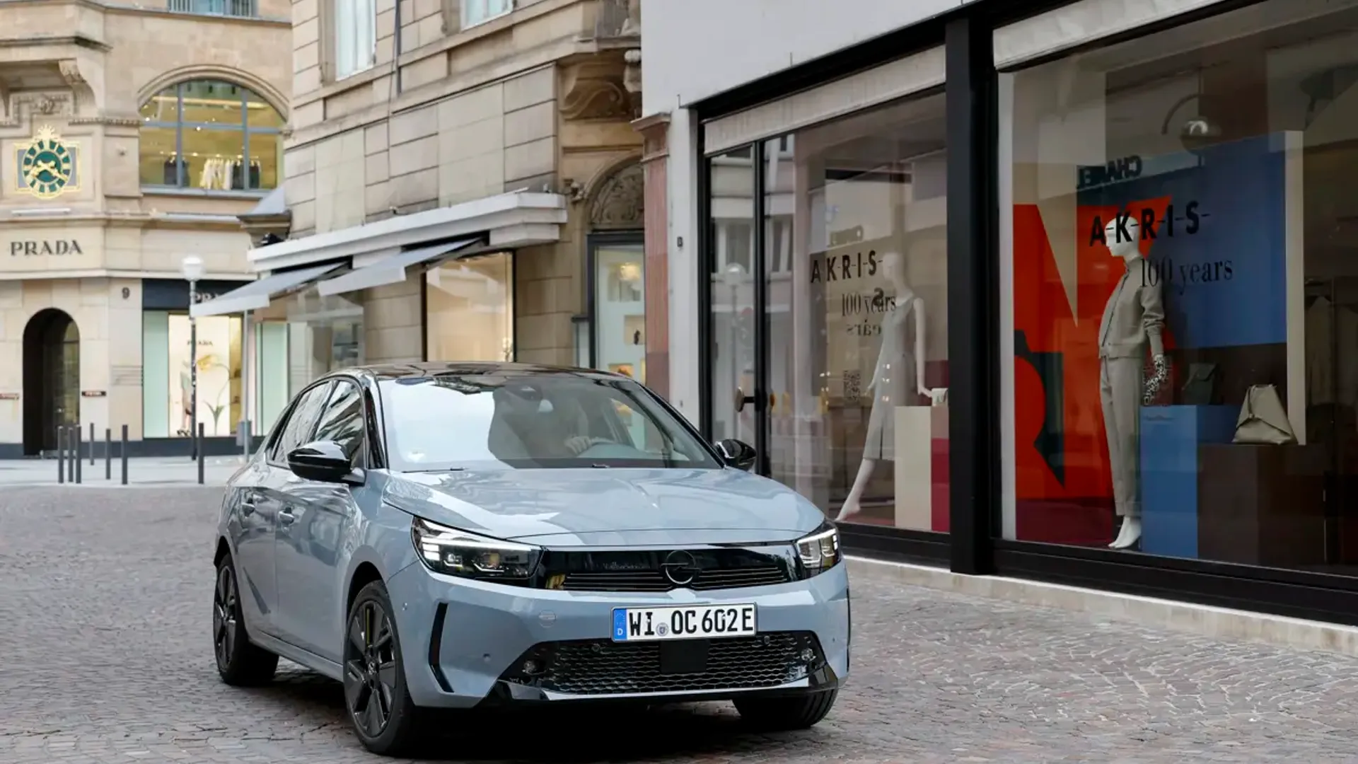 Elettronauti - Opel Corsa Electric 54kWh - Grigio - Esterno - Vista anteriore a tre quarti