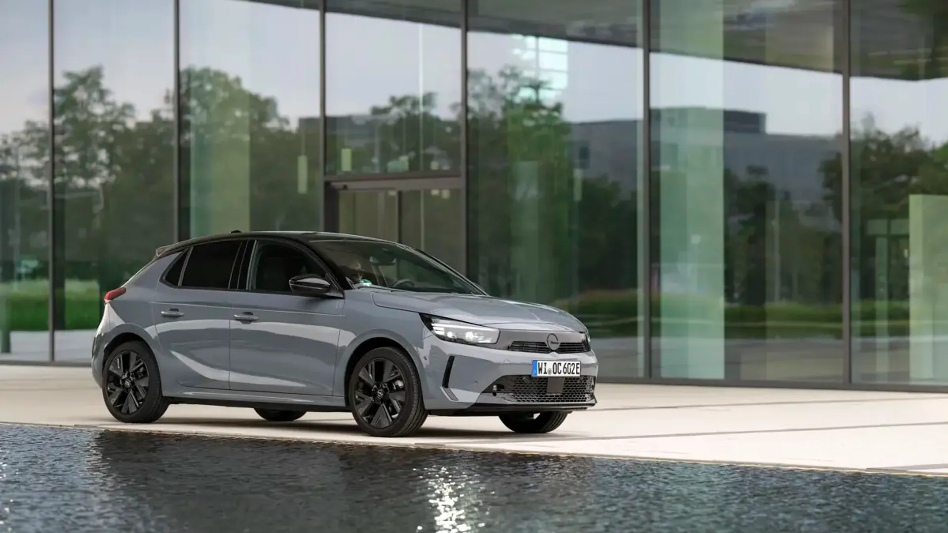 Elettronauti - Opel Corsa Electric 54kWh - Grigio - Esterno - Vista anteriore a tre quarti