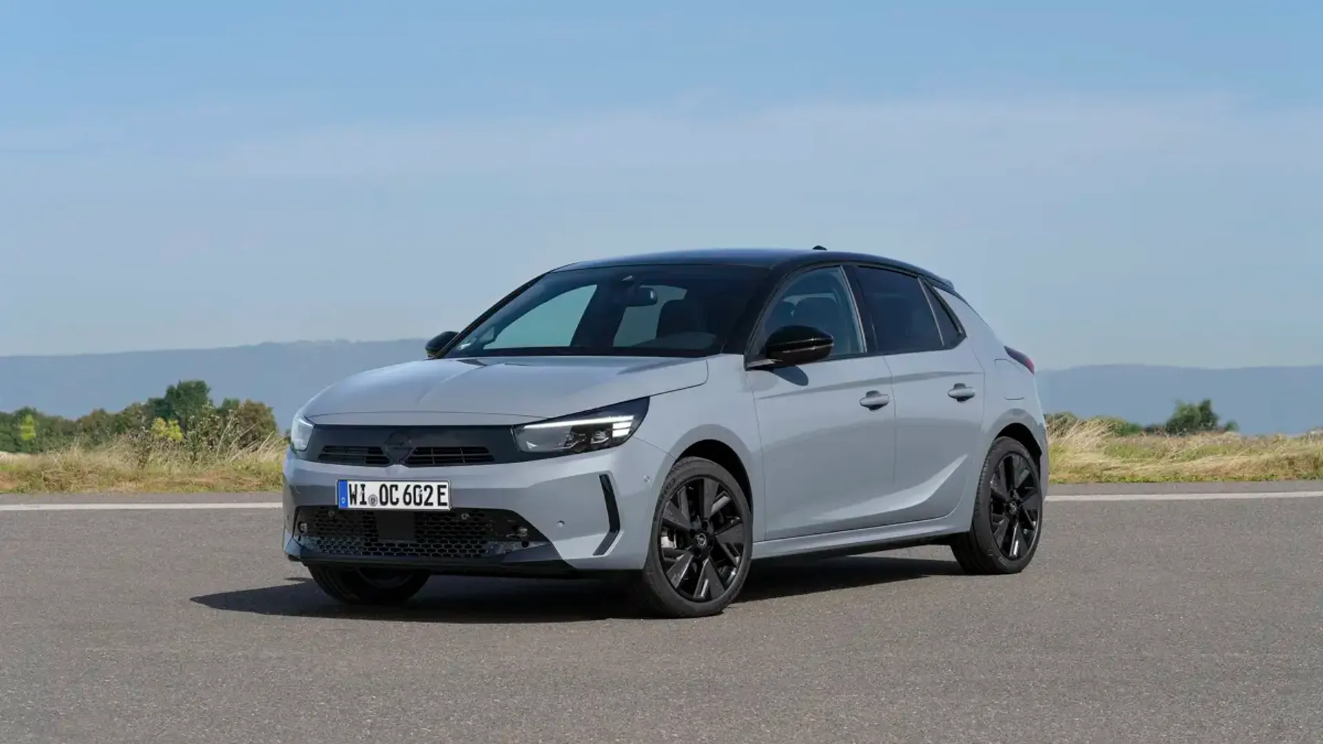 Elettronauti - Opel Corsa Electric 54kWh - Grigio - Esterno - Vista anteriore a tre quarti
