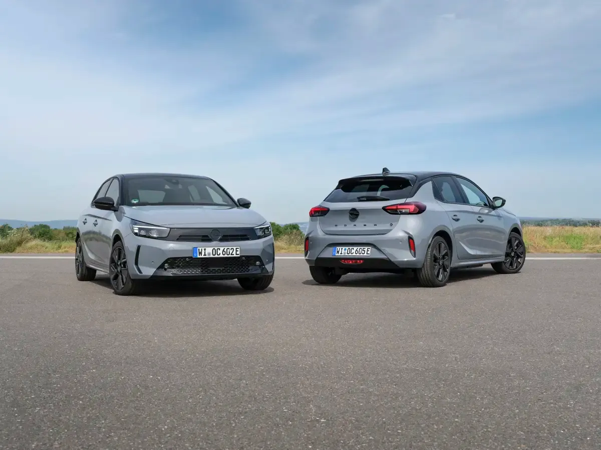 Elettronauti - Opel Corsa Electric 54kWh - Giallo - Esterno - Vista anteriore a tre quarti