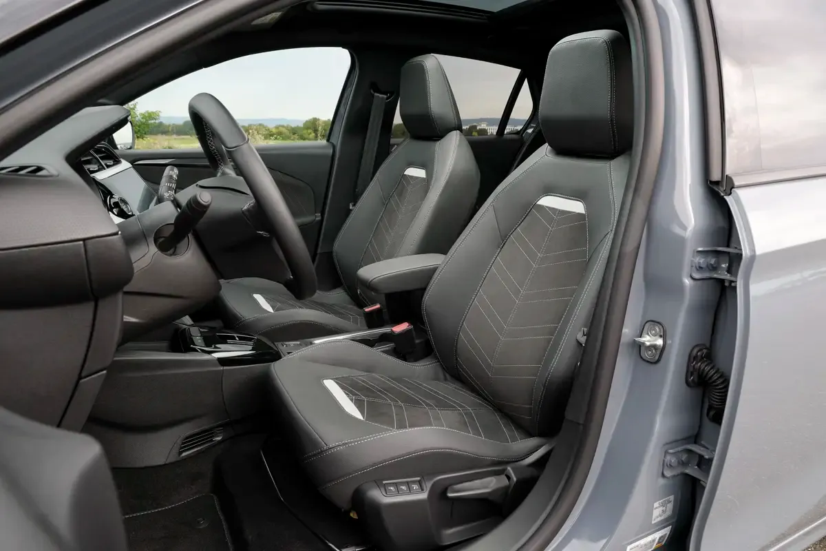 Elettronauti - Opel Corsa Electric 54kWh - Nero - Sedili - Sedili anteriori