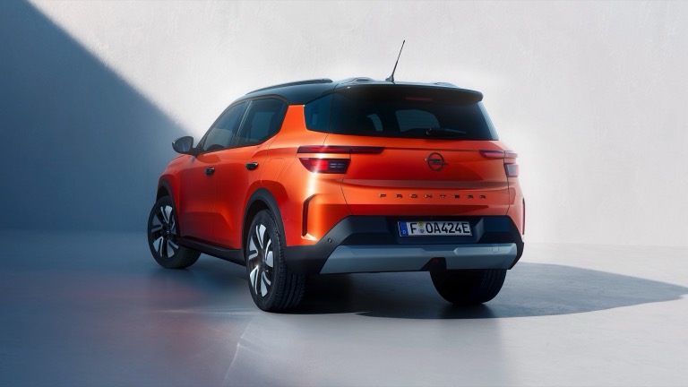 Elettronauti - Opel Frontera Electric 44 kWh - Blu - Esterno - Vista anteriore a tre quarti