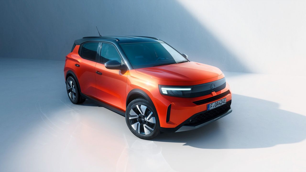 Elettronauti - Opel Frontera Electric 44 kWh - Verde - Esterno - Vista anteriore a tre quarti